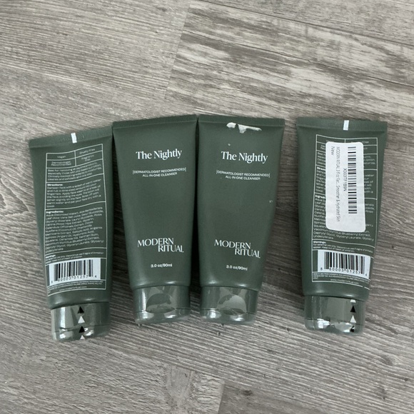 The Nightly Modern Ritual All-in-One Facial Cleanser 3.0 oz/90ml - Picture 2 of 4